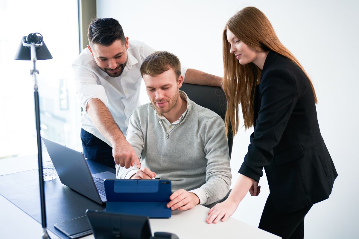 Team von TaxIt Consulting in der Besprechung